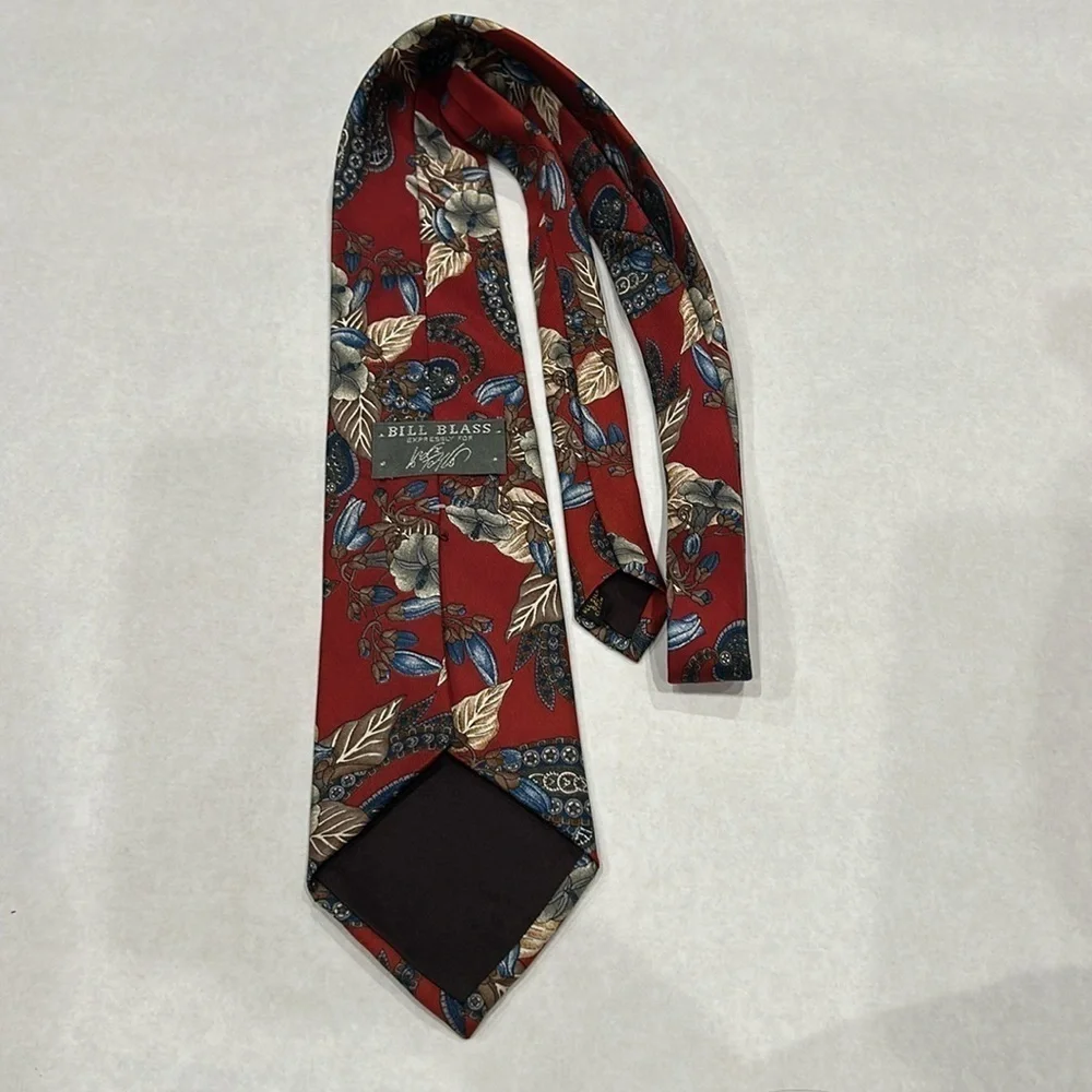 Vintage Bill Blass Lord and Taylor’s floral botanical paisley men’s necktie